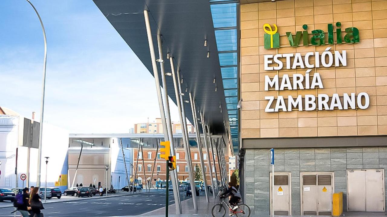 Habitacion Privada Centro Malaga Cerca Tren Maria Zambrano Y Playa Muy Buena Conexion Wifi Zewnętrze zdjęcie
